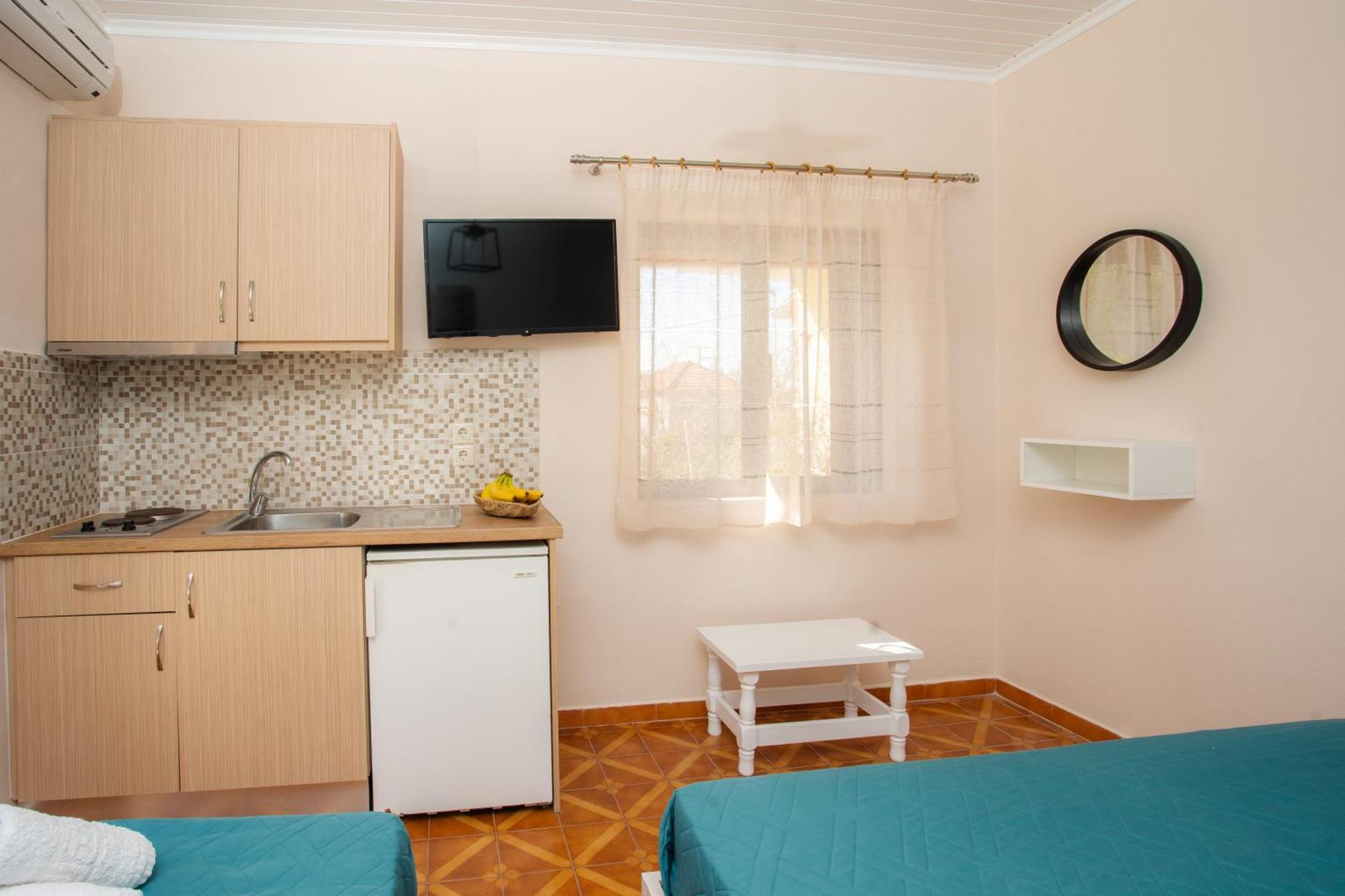Eros Appartments Kalamítsi Exteriör bild