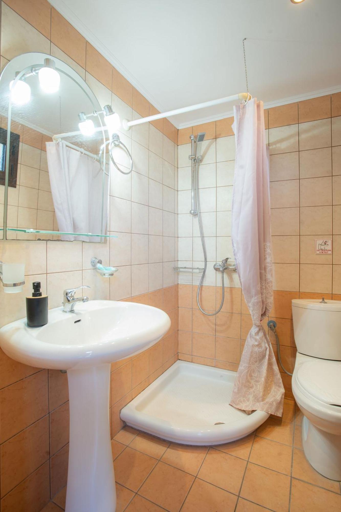 Eros Appartments Kalamítsi Rum bild