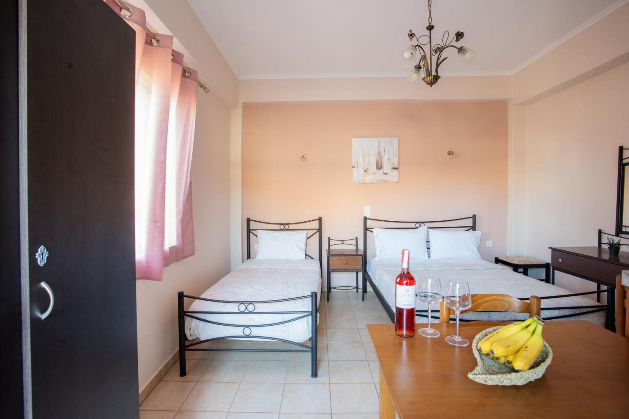 Eros Appartments Kalamítsi Rum bild